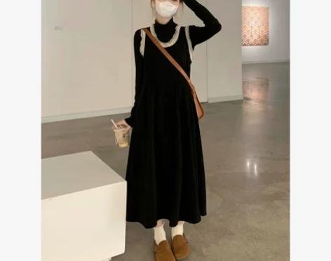 灯芯绒黑色连衣裙女显瘦秋冬法式复古中长款背...