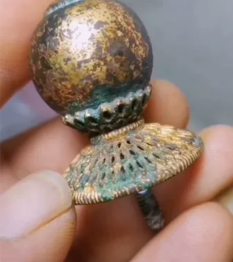 康熙时期鎏金配饰，工艺非常好，金水肥厚，属...