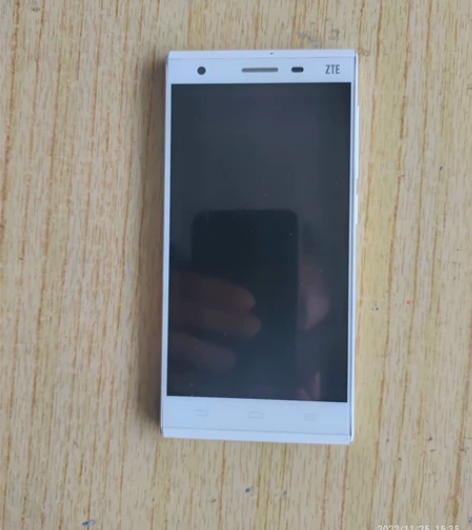 中兴手机，型号g720t，老年人以前用的手...