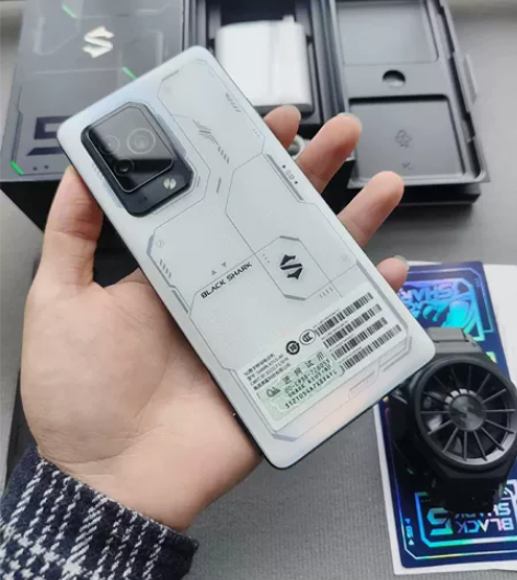黑鲨5Pro天宫白12+256G骁龙8正品...