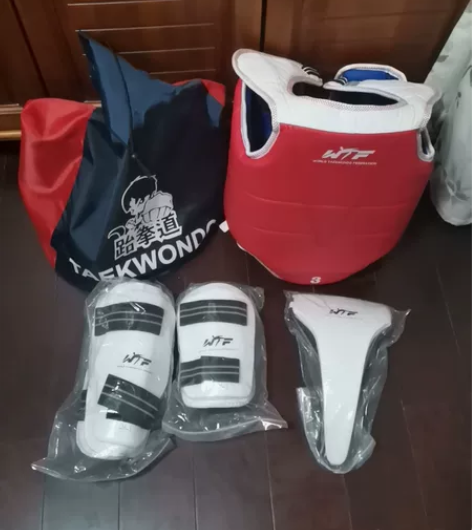 跆拳道护具(女款) 感兴趣的话点“我想要”...