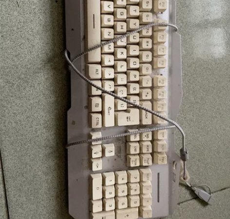 电脑坏了之后一直没用,德意龙背光游戏键盘不...