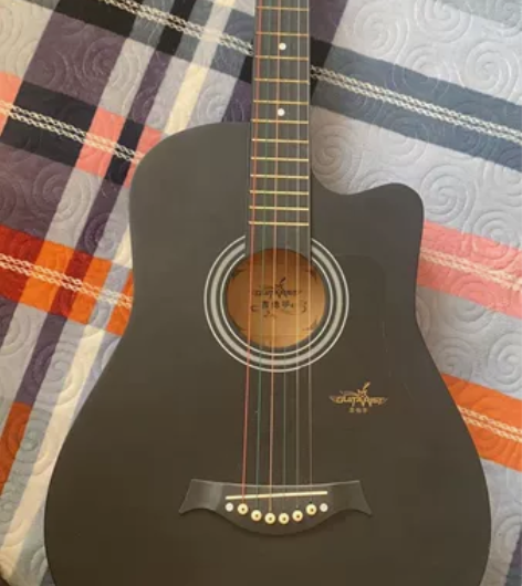 吉他 99新 买了来一直当挂件。没用过...