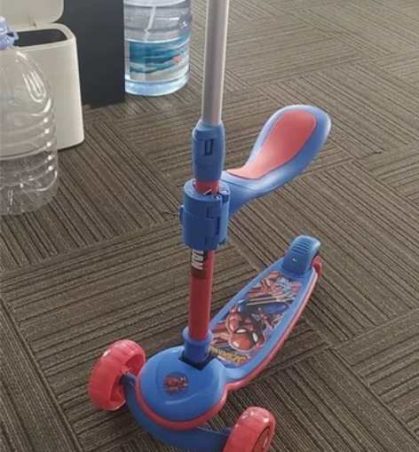 迪士尼滑板车，主图是样品，售出为图二成色，...