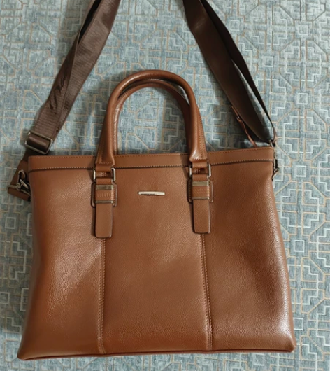 男士手提包斜挎包 别人送的，棕色pu材质，...