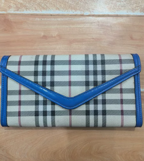 女士手拿包 八成新 长14宽13 商场够...