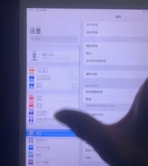 ipad mini2 实体店买的.左下脚摔...