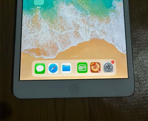 iPad mini2，左上角外屏摔，其它都...