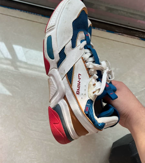 李宁休闲运动鞋，压马路脚感很好，比较轻便，...
