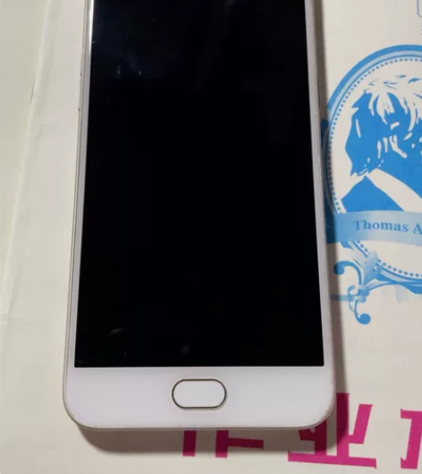 手机几乎全新,唯一的缺点就是电池坏了需要换...