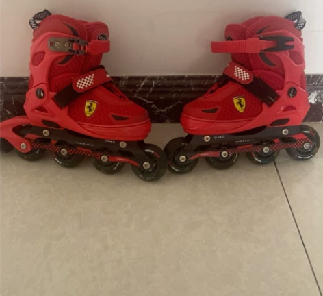 法拉利轮滑鞋男女初学者旱冰滑冰鞋 4轮全闪...