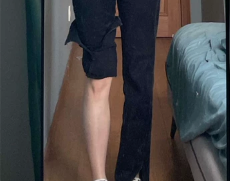 开叉黑色牛仔裤女早春新款显瘦高腰微喇叭裤直...