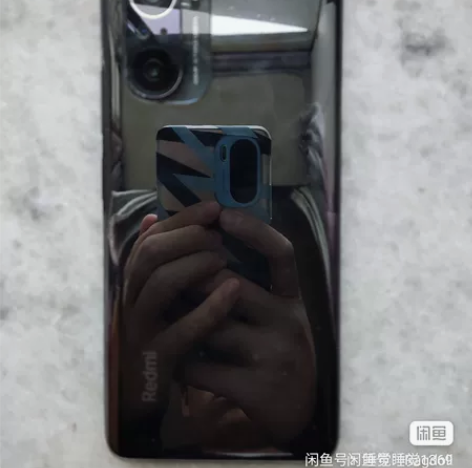 21年暑假买的，拿来当备用机的，红米k40...