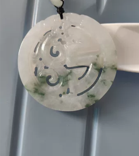 翡翠古龙玉牌飘花,话不多。看上就拿。 感兴...