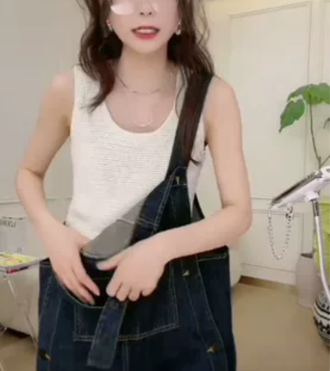 女式背心米白色，隋大大直播间购入，介绍说S...