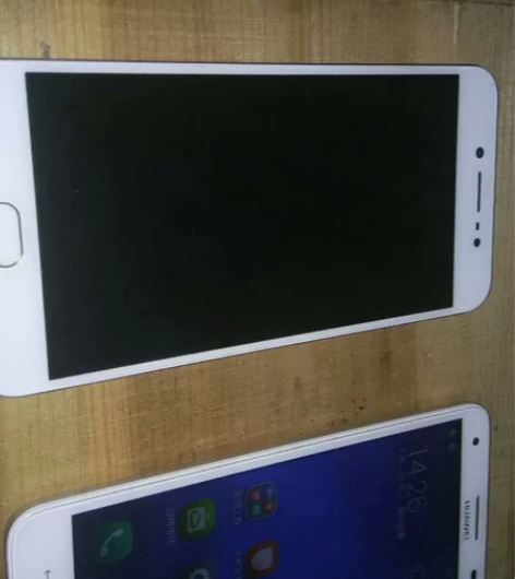 ①Vivo Y67A其它功能正常《就电池不...
