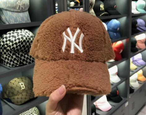 韩国MLB羊羔绒棒球帽女泰迪色羊羔毛鸭舌帽...