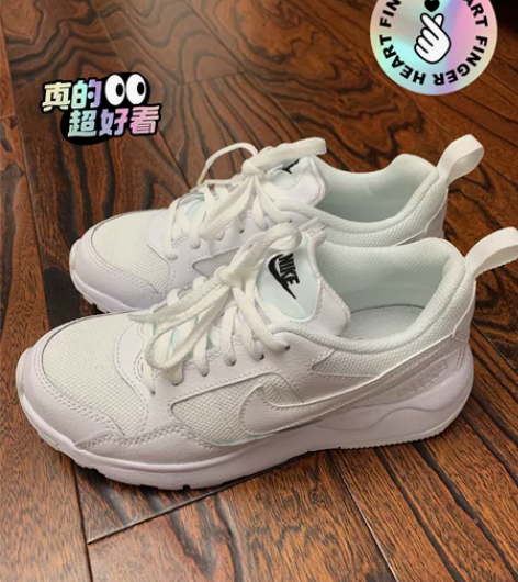 Nike耐克白色运动鞋,当地耐克折扣仓购买...