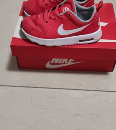 耐克儿童运动鞋,购于房山奥特莱斯,特价24...