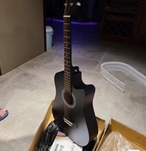 低价出售琴行卖900多的全新吉他,音质各方...