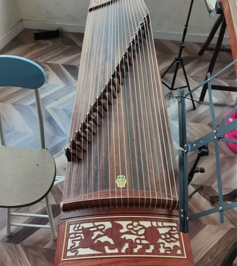 敦煌古筝，八九成新，去年买的，标准大小，需...