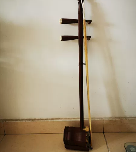 转让闲置自用二胡，功能完好，送琴包。 十几...