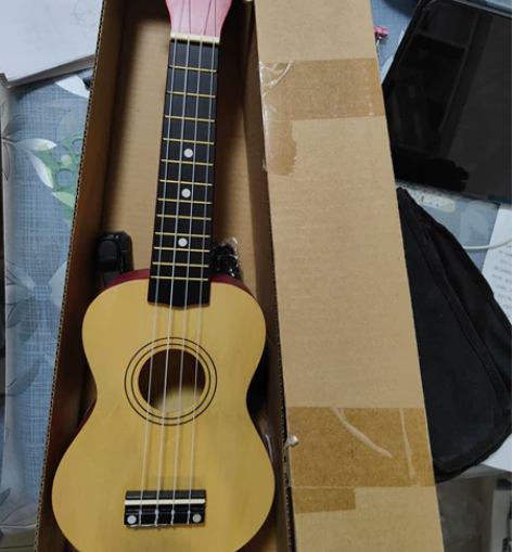 全新尤克里里 拍下不退不换 21寸 感兴趣...