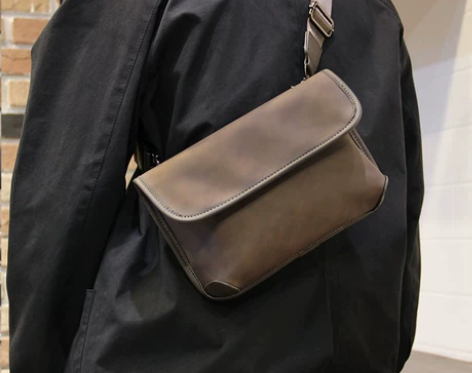 单肩包男时尚新款包包休闲胸包斜挎包日韩个性...