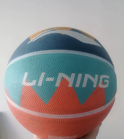 李宁正品7号篮球，下地一次  有点瑕疵  ...