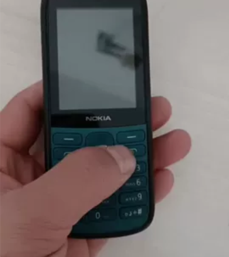 诺基亚215 4G全网通，非支付版双卡双待...