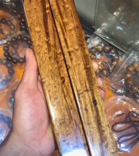 千年阴沉乌木镇尺帝王黄，水滴纹 带虎皮纹，...