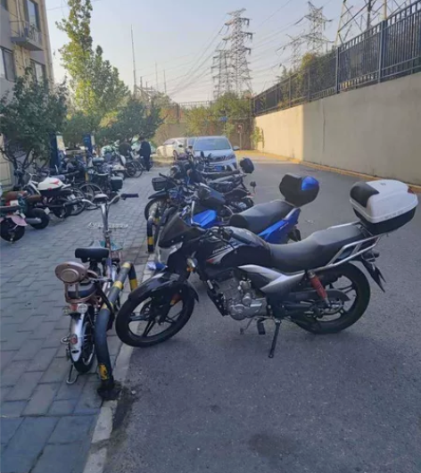 宗申牌挂档摩托车，150cc，京西车行购买...