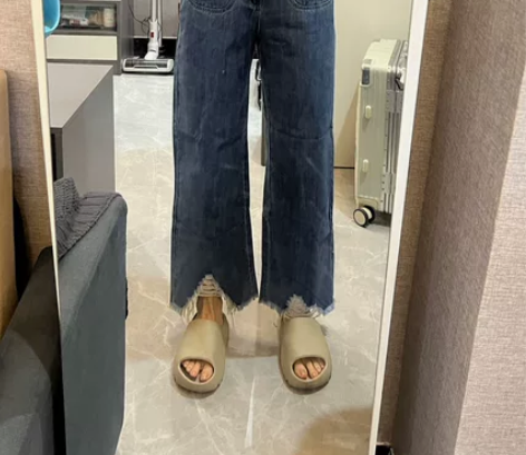 女生直筒显瘦高腰牛仔裤 全新 未洗 均码...