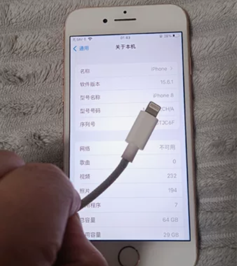 苹果8国行64g 外观自己看有磕碰有划痕自...