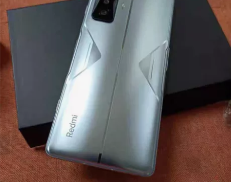 红米k50  边角有磕碰  电竞版  八月...
