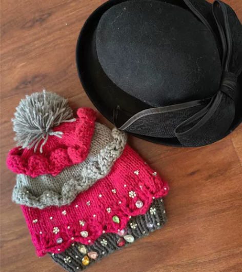 针织帽子，毛呢黑色礼帽，两个一共20元，不...