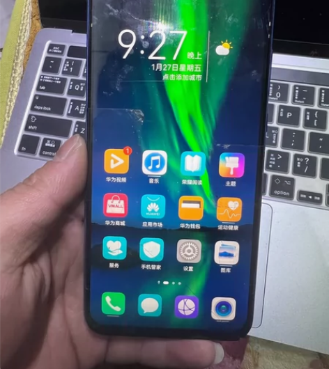 荣耀8X  6+128 外屏碎，后盖裂应该...