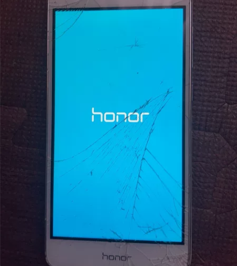 honor荣耀手机 型号:CUN-AL00...