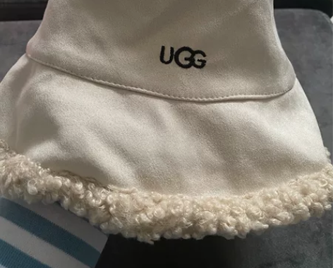 UGG羊羔毛渔夫帽双面戴 还有几个拍下备...