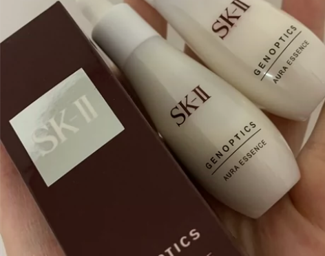SK2小灯泡精华，美白淡斑提亮， 就有两个...