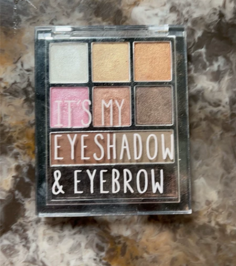 眼影和眉粉组合盘 刷子丢了 使用痕迹如图剩...