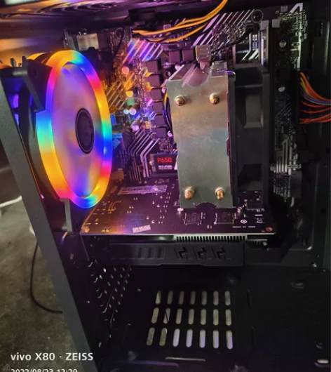 华硕主板。七彩虹显卡独立4GB 感兴趣的话...