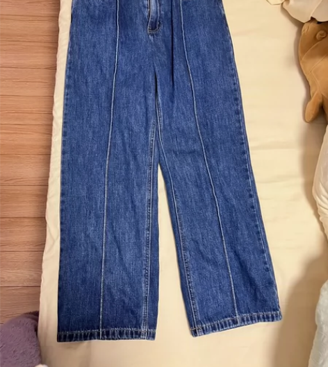 女生深蓝色宽松直筒牛仔裤，9新m码，今年冬...