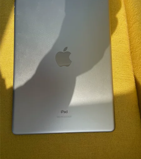 iPad7代2019款，无拆无修，屏幕完美...