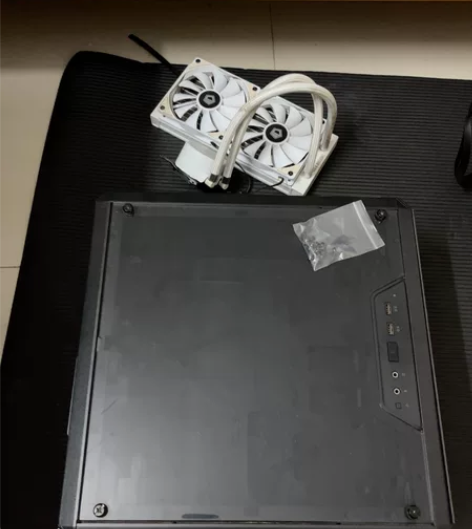 酷冷Q300L机箱,附赠3个风扇,有原箱。...