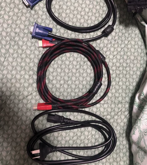 出电脑主机电源线，显示器连接线，之前买的没...