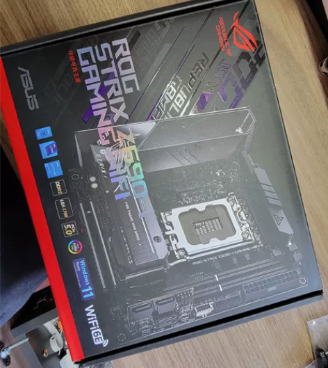 华硕z690i主板，自用itx主板，箱说全...