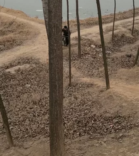 摩托车250越野高赛 KTM发动机前减震有...