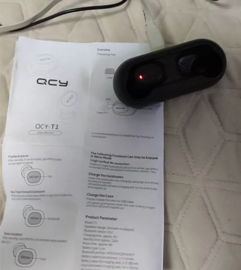 qcyt1耳机,带着充电仓和说明书 左耳掉...