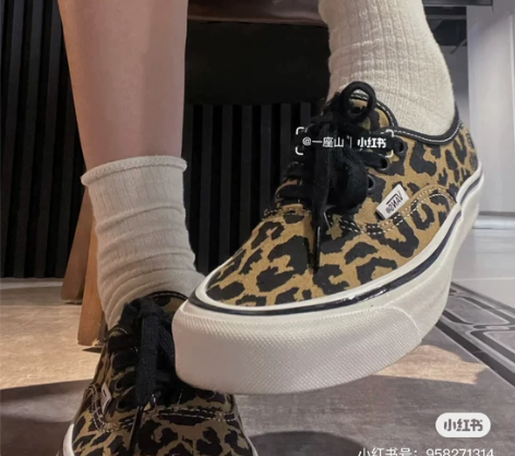 出这款vans豹纹鞋，得物购入的，全新闲置...